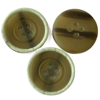 Botones de capa plásticos con el agujero blanco de la parte posterior 34L 4 de Rim Imitation Horn Desgin On para la capa
