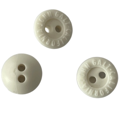 Agujero 2 de los botones de goma blancos Logo Use On Sewing Clothing grabado 11m m