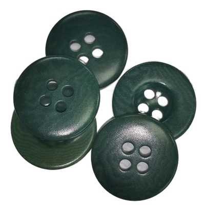 El corozo natural abotona el color verde favorable al medio ambiente y sostenible para la camisa en 24L