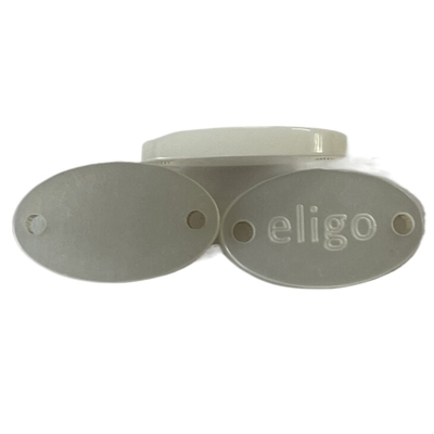 La elipse del diseño de la insignia desea los botones plásticos del color blanco con Logo Sew On Type Custom