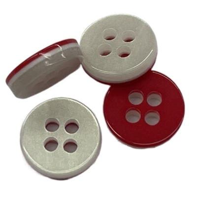 Las tres capas plásticas 4 botones de camisa del agujero doblan el agujero del plano cuatro en 16L para los accesorios y la camisa de la ropa