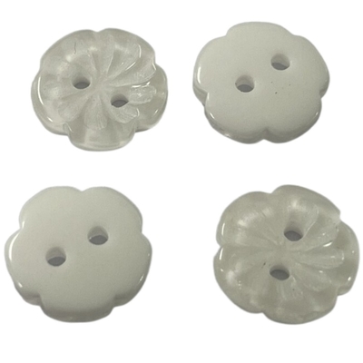 Los botones plásticos de la flor del efecto de la perla con tiza retroceden el color blanco en 16L para coser