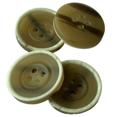 Botones de capa plásticos con el agujero blanco de la parte posterior 34L 4 de Rim Imitation Horn Desgin On para la capa