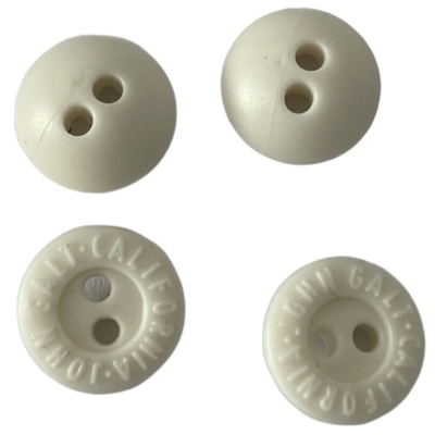 Agujero 2 de los botones de goma blancos Logo Use On Sewing Clothing grabado 11m m