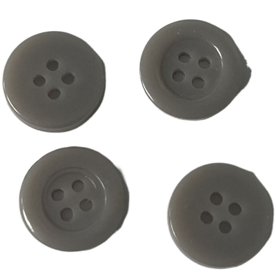 Uso de Grey Color Urea Buttons 15m m en la ropa del bombero que cose la camisa