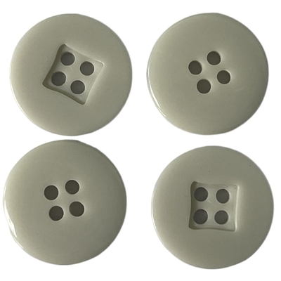 Luz cuadrada Grey For Sewing del centro 28L de los botones de la resina plástica de la camisa