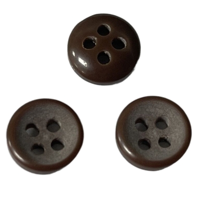 Color plástico de los botones 4-Holes Brown oscuro de la suposición de la resina en 15L para la camisa de costura