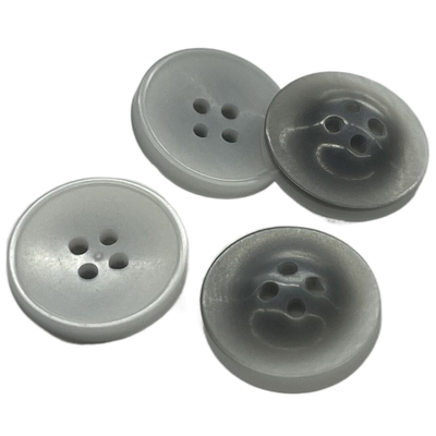 El plástico de lujo de la resina color plata del ODM abotona 4-Holes en 26L utiliza para la camisa de la capa